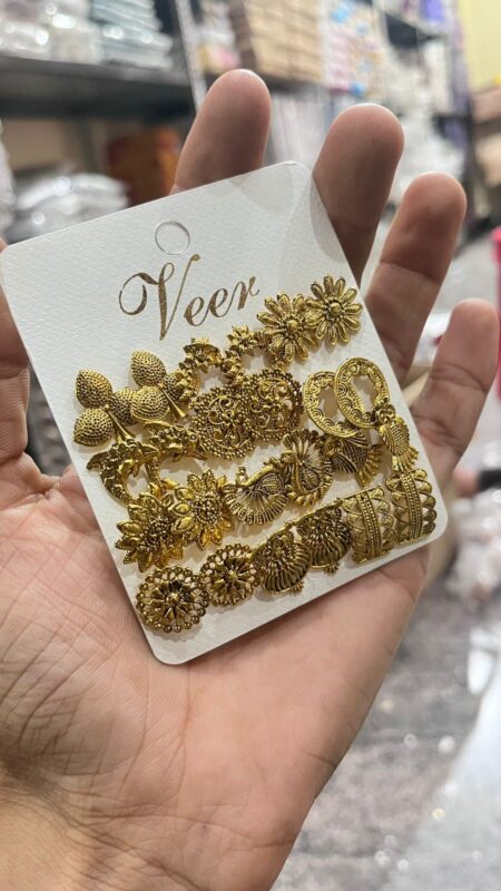 Daily wear stud card